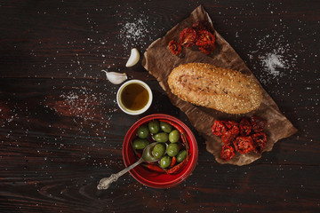 Sandwich with dried tomatoes