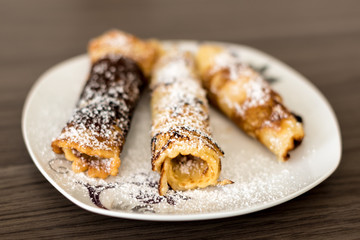 Eierpfannkuchen mit Puderzucker