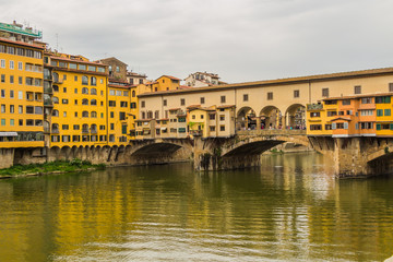 Fototapeta na wymiar The Ponte Vecchio (Old Bridge) in Florence, Italy 