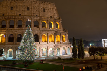 Fototapeta premium Christmas Tree in Colosseum square, Rome Italy