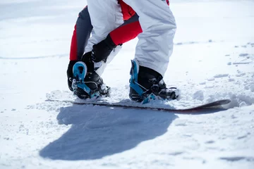 Papier peint photo autocollant rond Sports dhiver Snowboarder préparé pour le snowboard