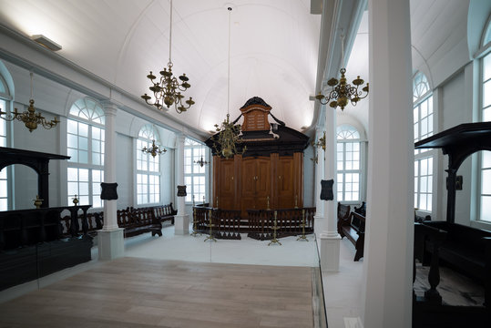 Tzedek ve-Shalom Synagogue, Suriname