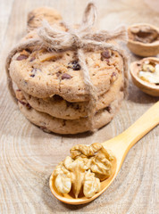 Cake with walnuts and chocolate
