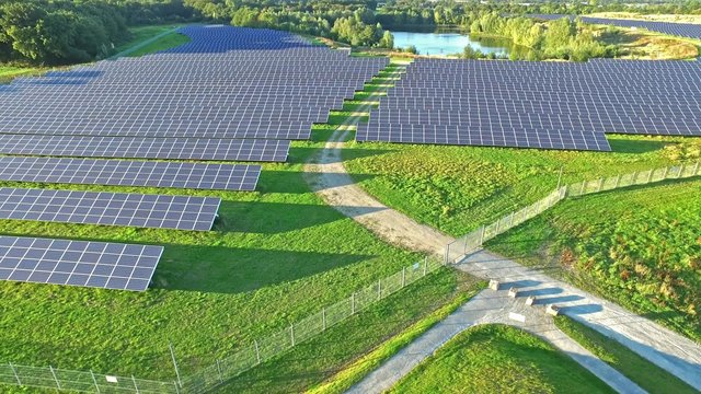 Luftaufnahme eines Sonnenenergie Kraftwerkes