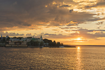 Naklejka premium Sunset on the Volga