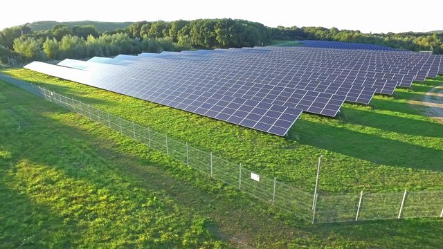 Luftaufnahme eines Sonnenenergie Kraftwerkes