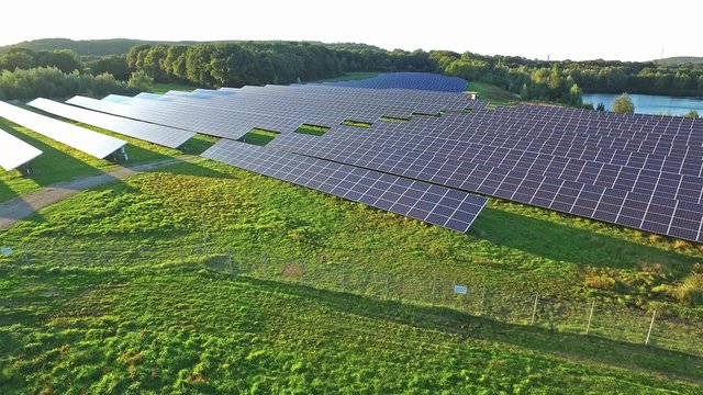 Luftaufnahme eines Sonnenenergie Kraftwerkes