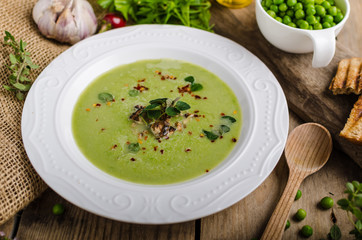 Soup of young peas