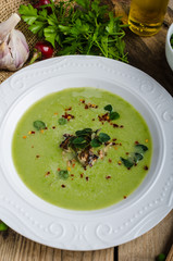 Soup of young peas