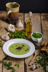 Soup of young peas