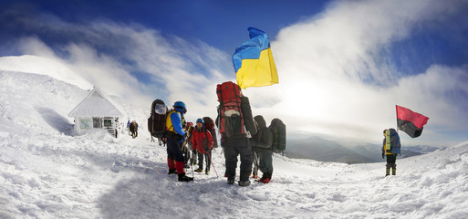 Flags of Ukraine climbers