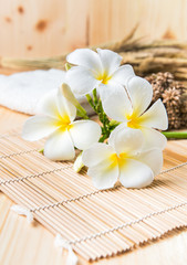 Fototapeta na wymiar white Plumeria on wood bamboo mat.