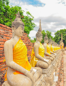 Image of buddha around the stupa