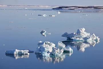 Crédence de cuisine en verre imprimé Arctique Icebergs sur l& 39 eau calme