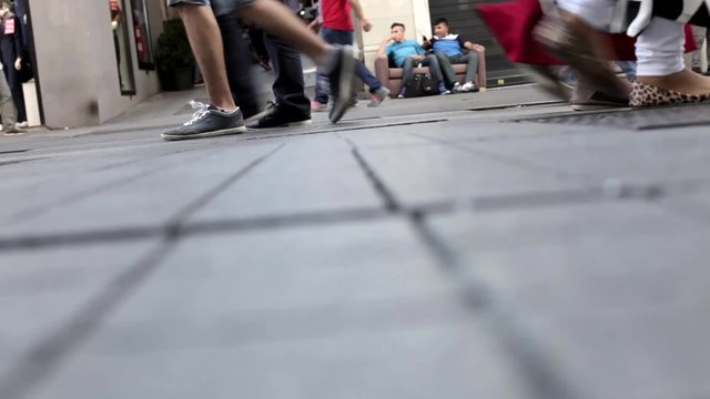 Gente caminando por la calle