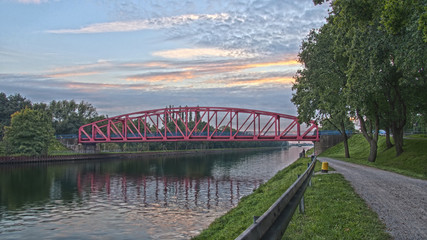 Rote Brücke am Rhein-Herne-Kanal bei Castrop-Rauxel.