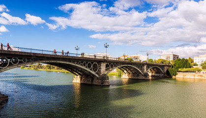 Naklejka premium Triana Bridge