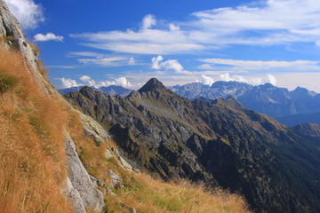 Fototapeta na wymiar escursione al Carè Alto, affacciato sulle Dolomiti di Brenta