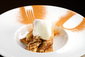 Pancake with cream wine sauce