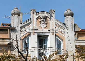 Элементы декора старинного здания в Варне (Болгария) 