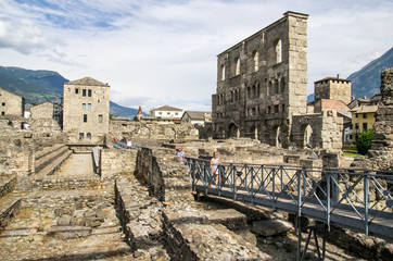 ruines du théâtre romain d'Aoste