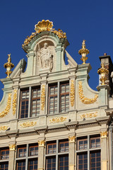 Fototapeta na wymiar Bruxelles, Grand-Place, Façades. La brouette