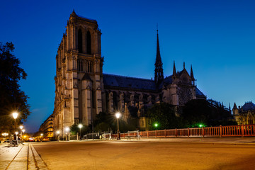 Fototapeta na wymiar Notre Dame deParis