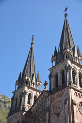 Fototapeta na wymiar Torres del Santuario de la Virgen de Covadonga