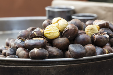 castagne arrostite pronte per essere mangiate