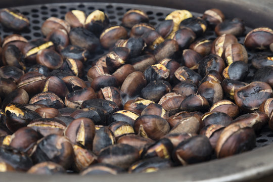castane arrostite su carbonella