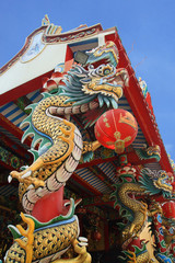 Fototapeta na wymiar dragon on pillar of chinese temple