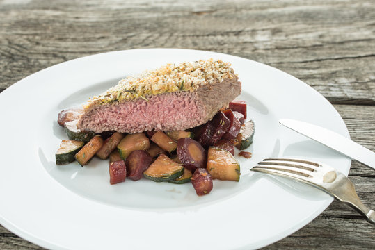 Rosa Lammfleisch mit Senfkruste