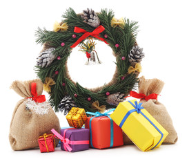 Fototapeta na wymiar Christmas wreath with gifts.