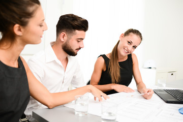 Obraz premium group of construction business people and architect discussing with blueprint in an office meeting room