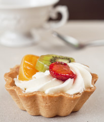 muffin with fruit and mascarpone