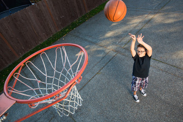Obraz premium basketball practice at home