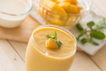 mango smoothie