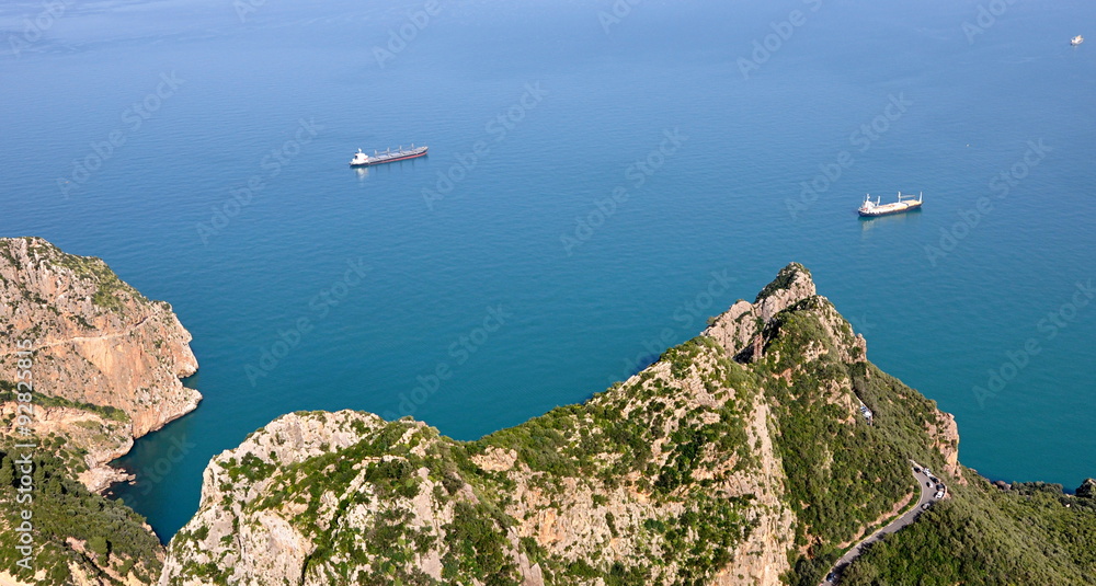 1000_F_92825815_k1uSAOq7Jjl2RMxJLtLsOMVFiHoyuCvU.jpg