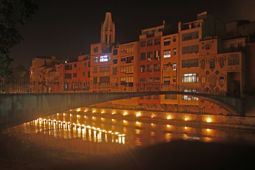 Fototapeta na wymiar lights in the Onyar river in Girona