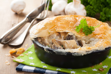 Stewed mushrooms under puff pastry.