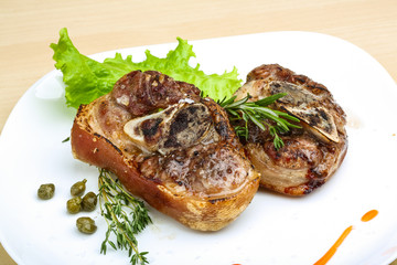 Roasted pork knee