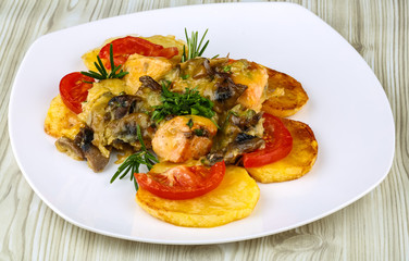 Roasted salmon with potato and tomato