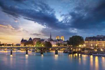 Fototapeta na wymiar Ponts des Arts Paris
