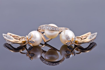 set of gold jewelry with pearls