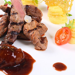 Tenderloin of veal with a sauce of figs