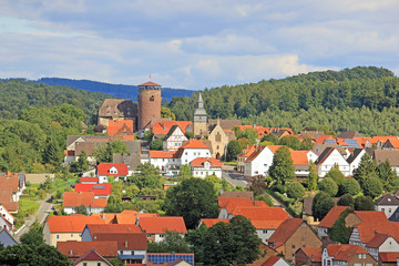 Fototapeta na wymiar Blick auf Stadt Trendelburg mit Burg (Hessen)