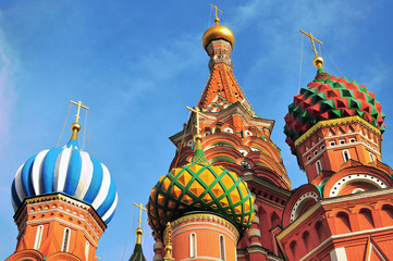 Fototapeta na wymiar Colorful domes of moscow churches