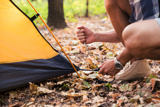 Man setting up a tent