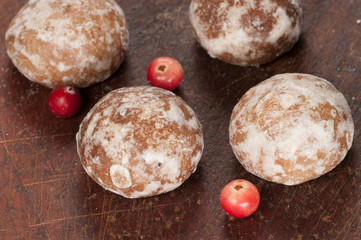 Gingerbread with cranberry filling