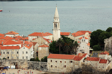 Fototapeta premium building red rooftops European town on the coast